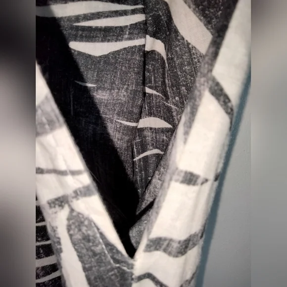 bryn Walker (Size M) Crop Top/(Size L) Crop Pants Leaf Print (2PC) Matching Set